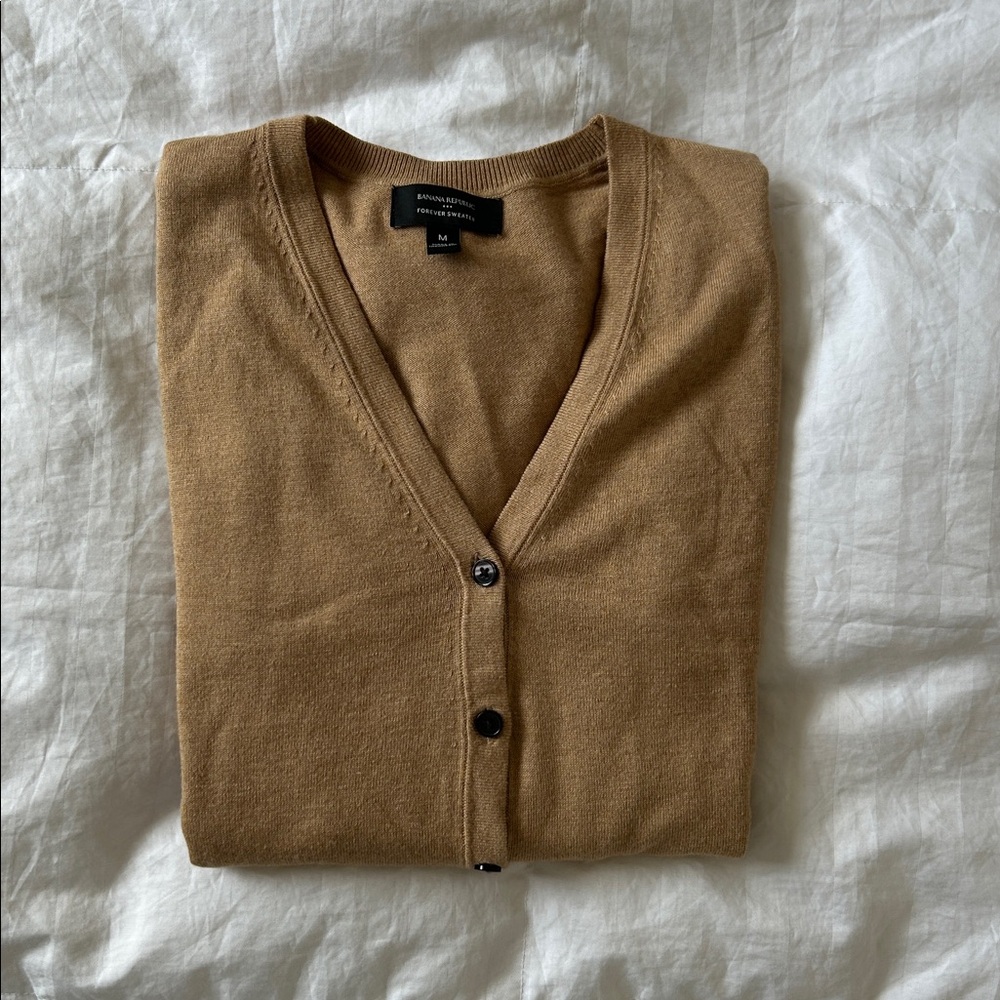 Banana Republic Factory Women’s Camel V-neck Cardigan Sweater
